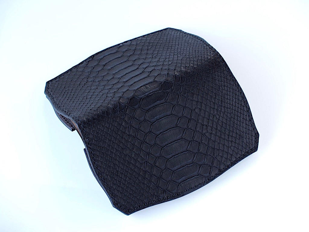 MANIFOLD ［MW-22 PY-BKV］ MIDDLE WALLET（BLACK) – MANIFOLD