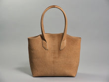 Load image into Gallery viewer, MK-02 GS　TOTE BAG［M］ 馬ヌメ極厚シュリンク TAN