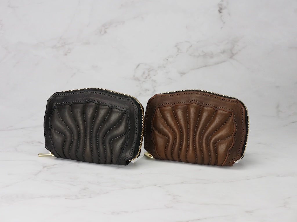 MANIFOLD ［RY-12 PL-B］MORAY ROUND FASTENER CARD CASE – MANIFOLD