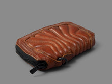 Load image into Gallery viewer, ［受注製作］RY-12 PL-TE　MORAY ROUND FASTENER CARD CASE