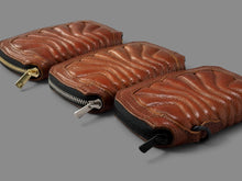 Load image into Gallery viewer, ［受注製作］RY-12 PL　MORAY ROUND FASTENER CARD CASE